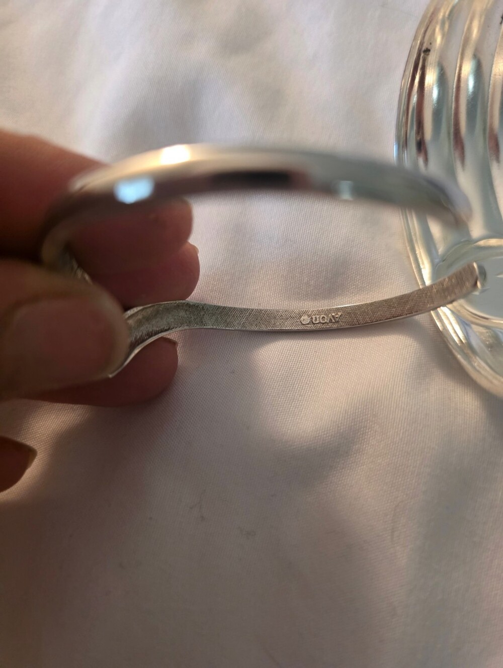 2 Vintage Avon Silver Open Cuff Bracelet Set - Polished Silver Tone - Picture 3 of 3